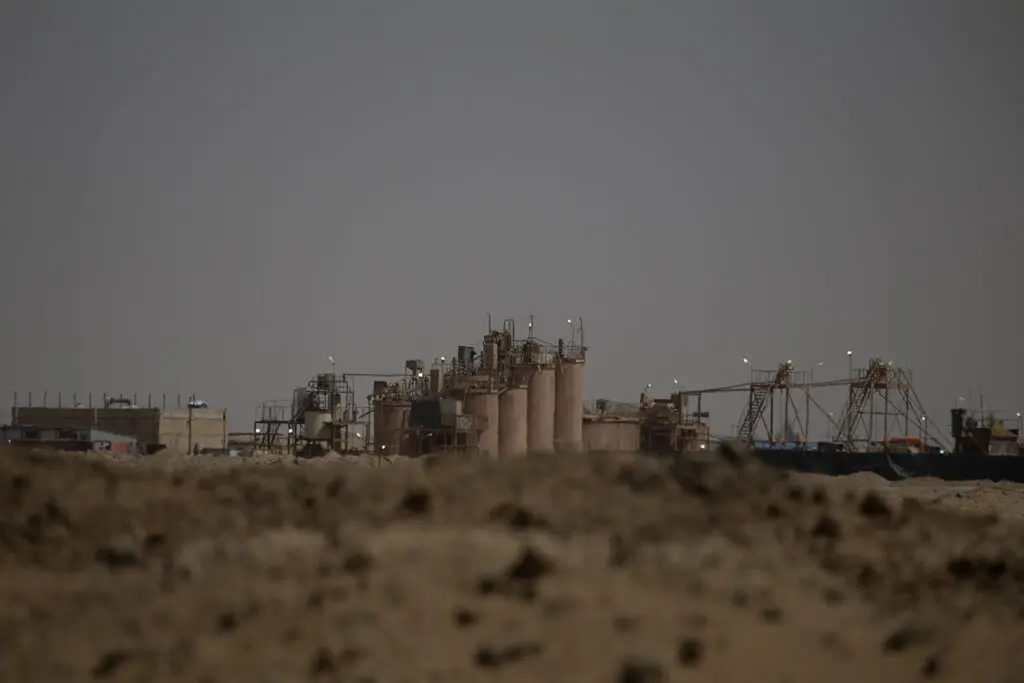 Російський завод з переробки золота в пустелі поблизу Аль-Ібедія, Судан. Командири Вагнера часто вимагали від африканських лідерів вигідні концесії на видобуток в обмін на забезпечення безпеки.